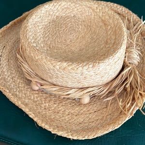 Perfect hat to relax In. Great for summer. Original straw hat .